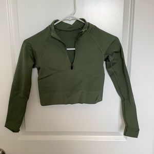 tala four leaf clover aster crop top